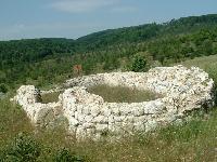 csákányospuszta templomrom